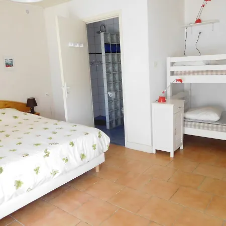 Les Bellesvues, Gites & Chalet Panzió Mérignac