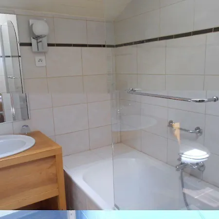 Les Bellesvues, Gites & Chalet * Mérignac